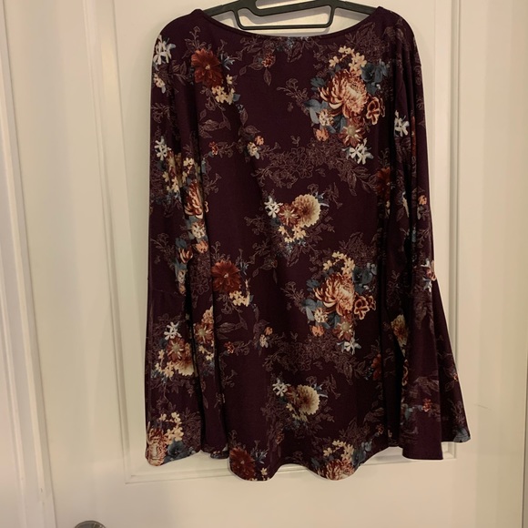 Purple floral Top - Picture 4 of 4